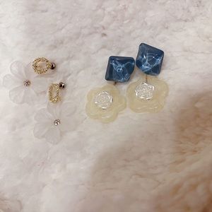 Flower like earring set of 2 pieces